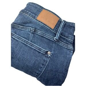 Judy Blue Jeans Capri Fit Womens Sz 18W Medium Wash Blue Stretch Denim Pants